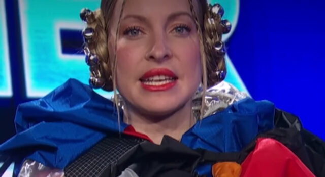 Marie-Mai montre toutes les photos de son look des fêtes