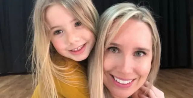 Maïka Desnoyers partage toutes les photos de la dernière journée d’école de sa fille Fille Anna