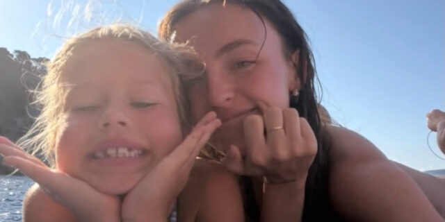 Après sa séparation, Alicia Moffet s’offre des vacances loin du Québec avec sa fille Voyage Espagne