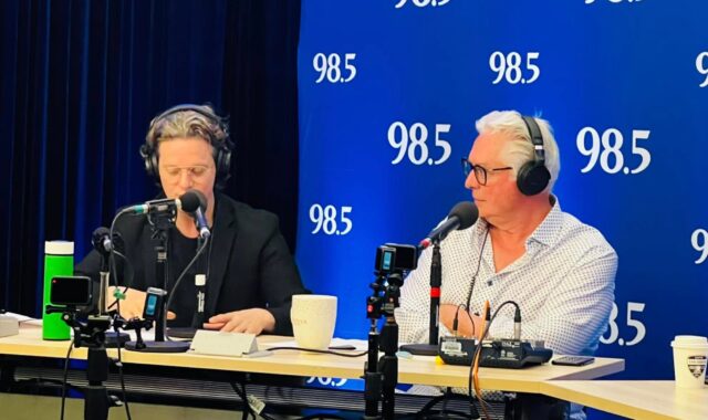 Un animateur connu annonce qu’il doit quitter Radio-Canada