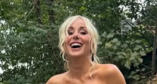 Mariloup Wolfe prend la pose avant les Gémeaux et fait réagir avec son look