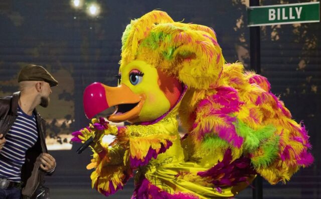 Cette personnalité connue fond en larmes lors de son démasquement à Chanteurs masqués et fait réagir