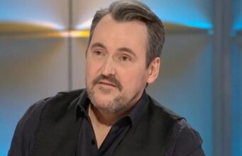 Plusieurs ont remarqué ceci après le plus récent épisode de TLMEP guy a lepage tout le monde en parle