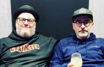 Jean-François Pauzé des Cowboys Fringants envoie un message à Karl Tremblay pour son anniversaire