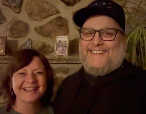 Marie-Annick Lépine envoie un message à son chum Karl Tremblay pour ses 49 ans