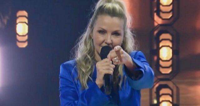 Véronique Cloutier sort et fait l’annonce de tous les participants à l’émission Zénith 2024