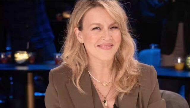 Julie Bélanger montre son look à la première de la saison à Ça finit bien la semaine