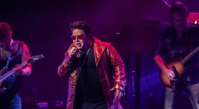 Éric Lapointe pose avec son fils sur le tapis rouge et plusieurs réagissent