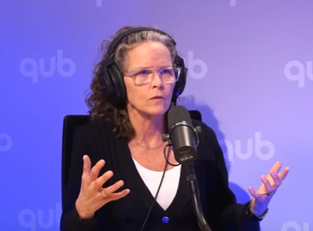Louise Sigouin brise le silence et dit ce qu’elle pense du scandale de Guillaume Lemay-Thivierge
