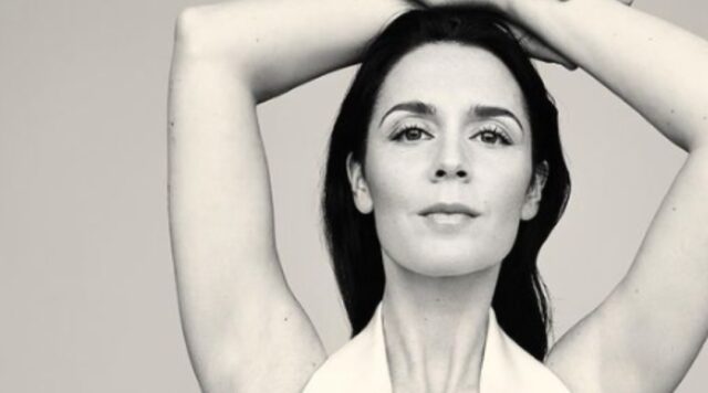 Mélissa Désormeaux-Poulin prend la pose avec sa robe décolletée et les commentaires sont nombreux