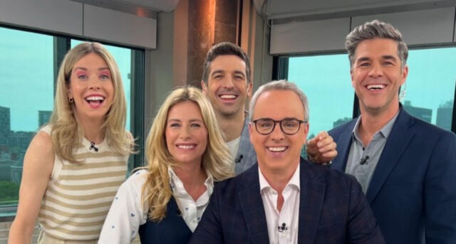 L’équipe de Salut Bonjour souhaite un joyeux anniversaire à l’une de leurs plus anciennes employées salut bonjour equipe