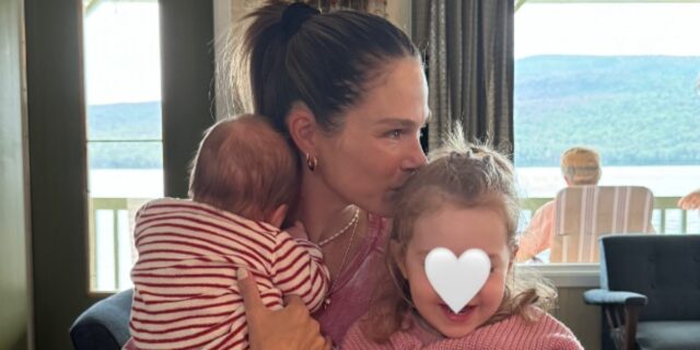 Découvrez 10 photos des enfants de Maripier Morin depuis son accouchement