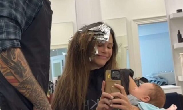 Maripier Morin passe chez le coiffeur et prend une photo avec son fils