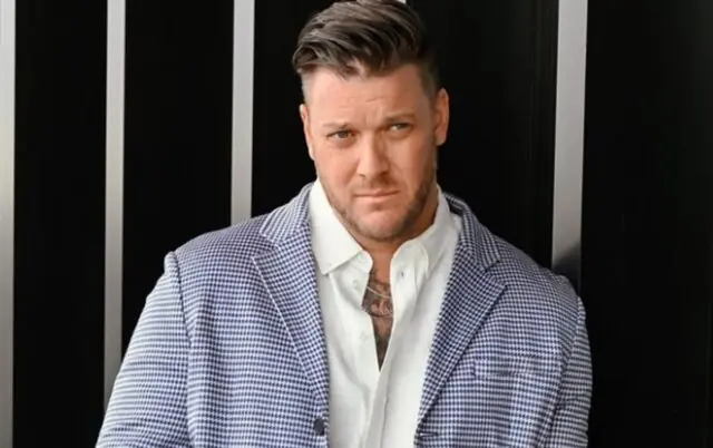 Mathieu Baron annonce qu’il a une nouvelle blonde après sa rupture avec la mère de ses enfants