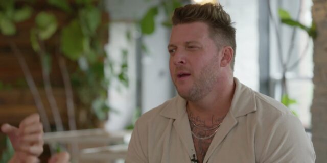 Mathieu Baron fond en larmes en pleine entrevue