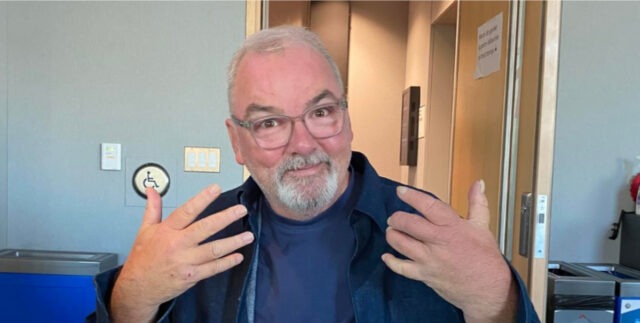 Gildor Roy craque en pleine entrevue et ne peut pas retenir ses larmes gildor roy