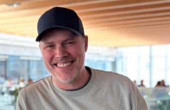 La police débarque et interrompt Jean-François Breau en pleine entrevue jean francois breau portrait