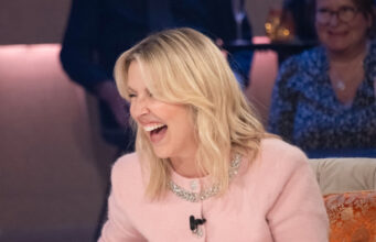 Julie Bélanger sort et se confie avant son dernier épisode de Ça finit bien la semaine Julie Bélanger