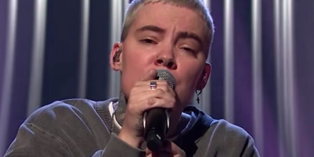 Roxane Bruneau craque en plein concert en parlant de sa peine d’amour