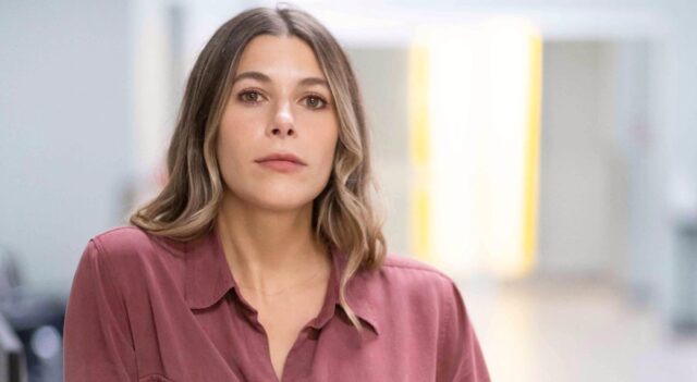 Après la mort de son personnage, Virginie Ranger-Beauregard sort et s’adresse au public stat delphine martin virginie ranger beauregard