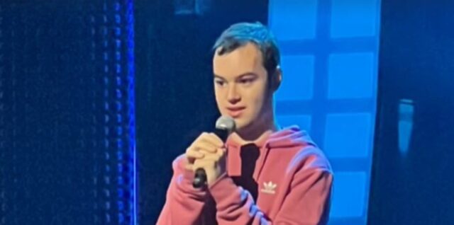 Benjamin Gratton surmonte sa peur pour chanter à En direct de l’univers