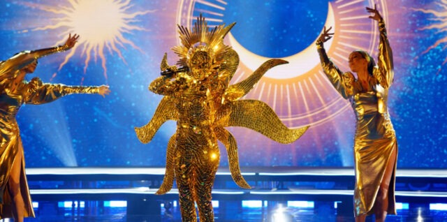 Le dévoilement de Soleil à Chanteurs masqués surprend beaucoup de téléspectateurs costume soleil chanteurs masques