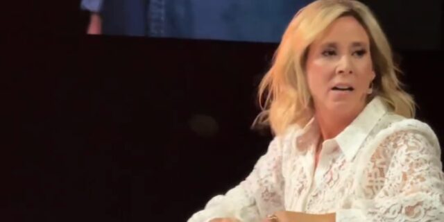 La fille d’Ève-Marie Lortie chante avec cette vedette internationale à En direct de l’univers