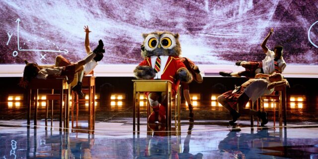 Chanteurs masqués : les fans sont persuadés de savoir qui se cache sous le Hibou hibou chanteurs masqués prestation