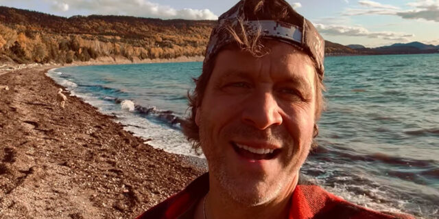 À 51 ans, Kevin Parent annonce que sa blonde est enceinte kevin parent portrait