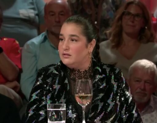 Mariana Mazza pose en lingerie pour Noël et les réactions sont nombreuses