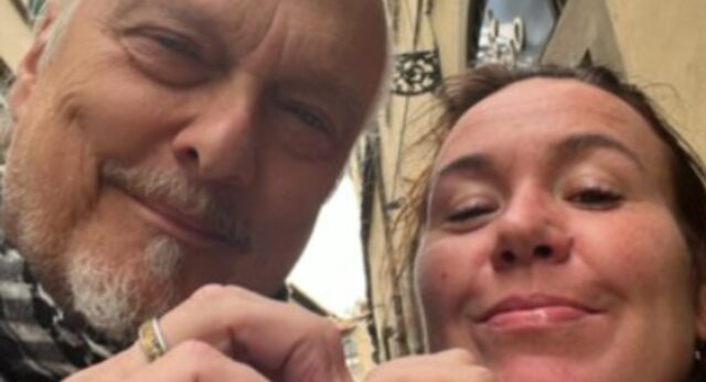 Voici qui est la blonde connue depuis 25 ans de Normand D’Amour de STAT