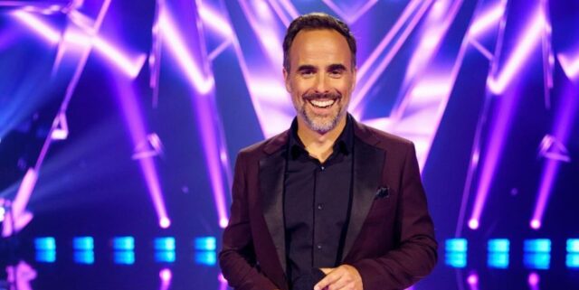 L’animateur Sébastien Benoit se fait critiquer pour son look à Chanteurs masqués sebastien benoit