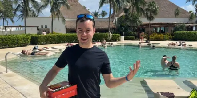 Patricia Paquin envoie tout un message à son fils Benjamin pour sa fête de 24 ans Benjamin Gratton resort Mexique voyage père