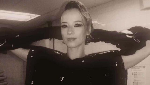 Le look scintillant de Karine Vanasse à son émission fait beaucoup réagir Karine-vanasse-photo-look