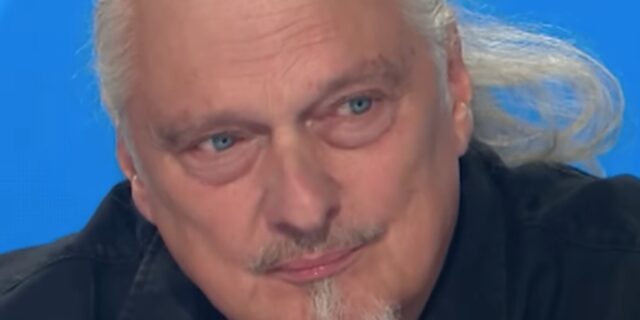 Normand D’Amour est ému aux larmes aux Enfants de la télé