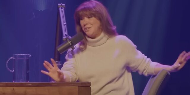 Chantal Lacroix fait une précision sur son vitiligo après une question de Marie-Claude Barrette chantal lacroix balado marie-claude barrette