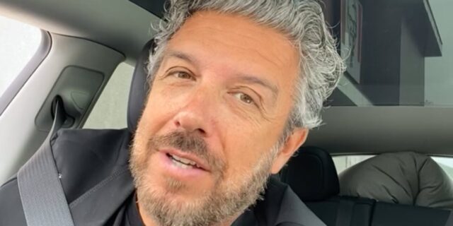 Jean Airoldi partage toute une péripétie au sujet de sa voiture Tesla