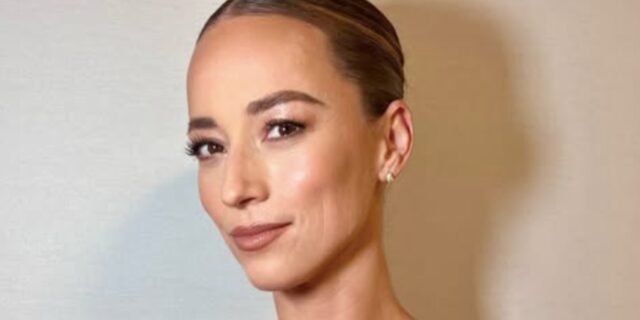 Karine Vanasse fait réagir avec sa robe noire au gala du Québec Cinéma