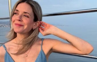 Sabrina Cournoyer attire les regards avec son look léopard au festival