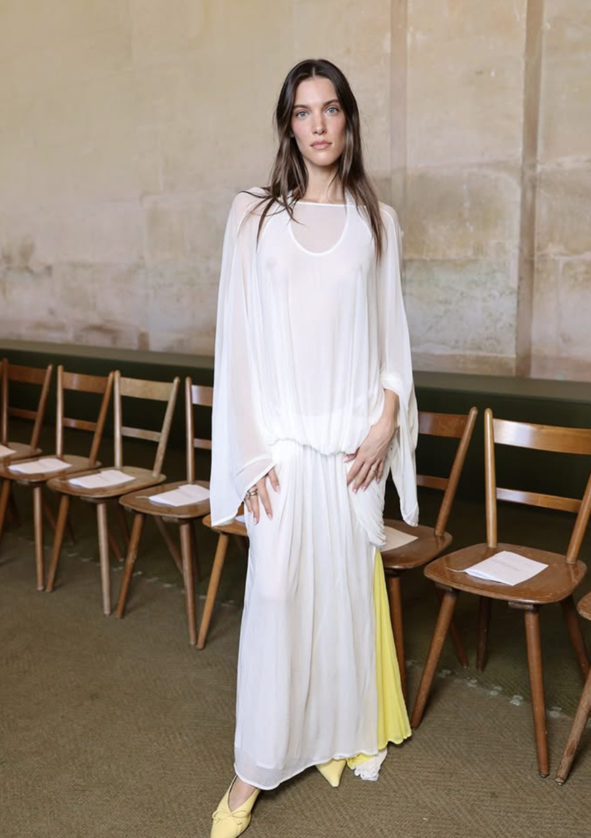 Charlotte Cardin-robe transparente