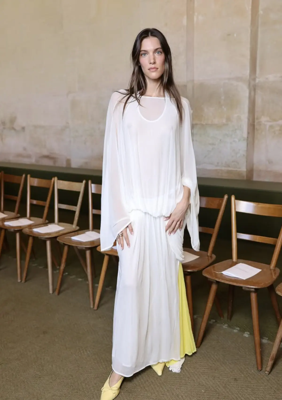 Charlotte Cardin-robe transparente