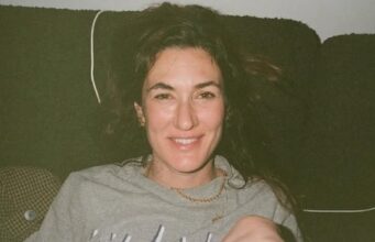 Karine Gonthier-Hyndman partage de rares photos et montre son ventre de femme enceinte