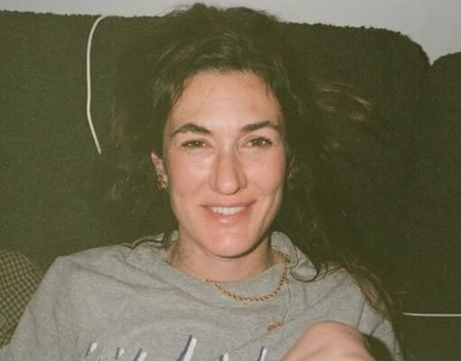 Karine Gonthier-Hyndman partage de rares photos et montre son ventre de femme enceinte