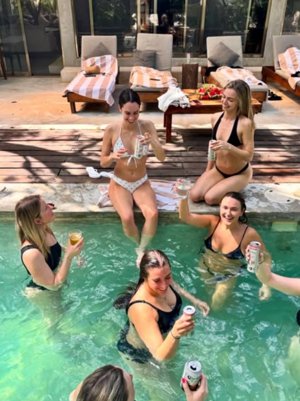 Ludivine Reding-soirée-piscine