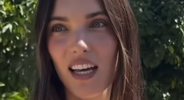 Charlotte Cardin publie toutes les photos pour une raison précise