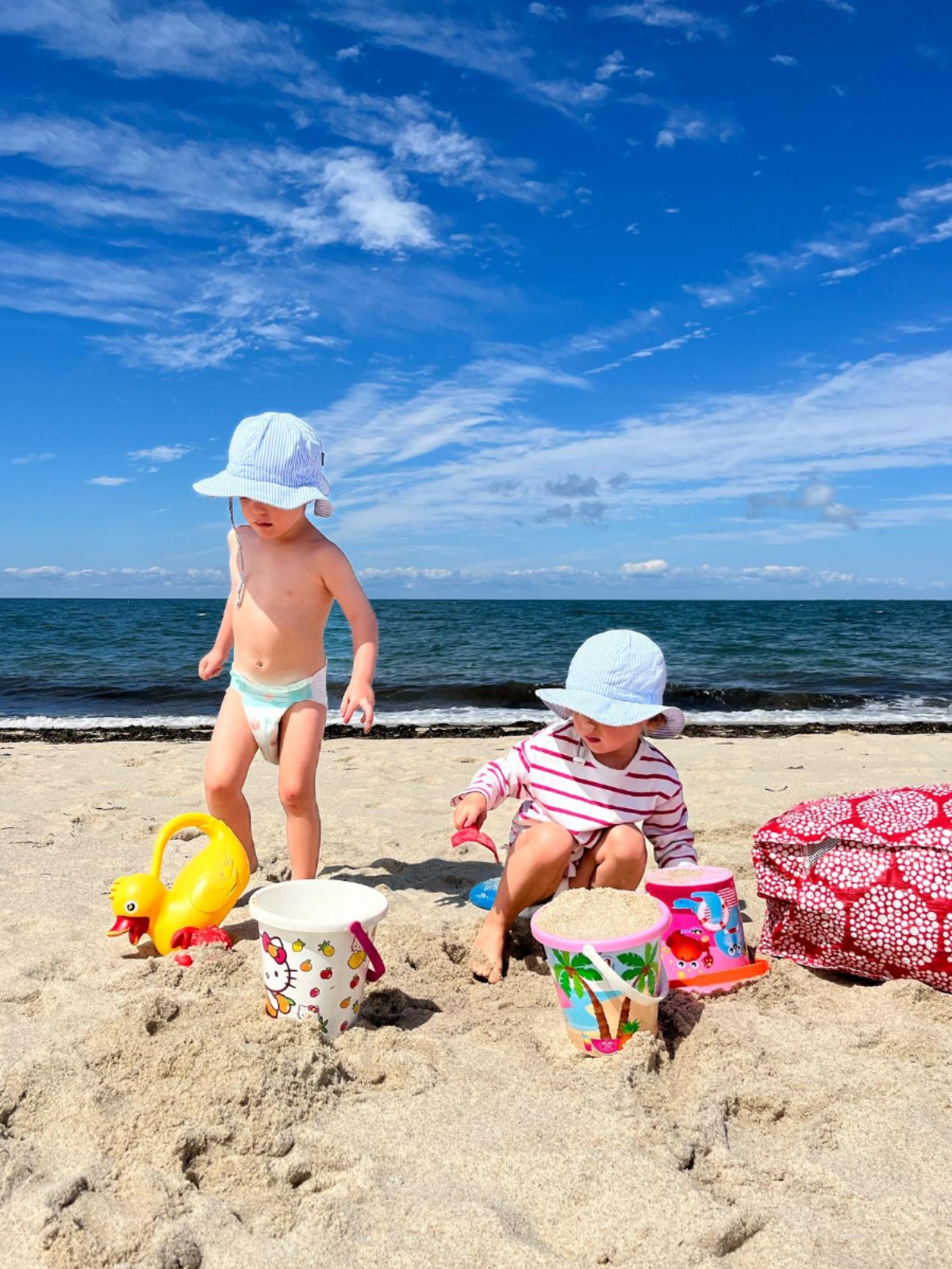 Evelyne Brochu enfants.plage
