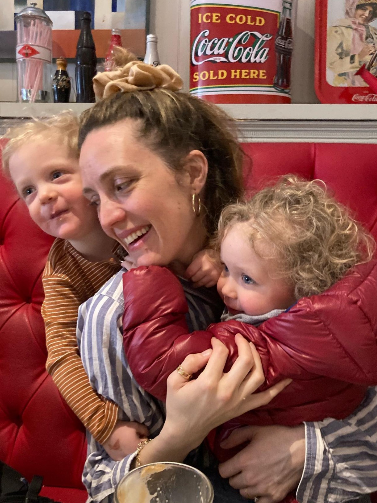 Evelyne Brochu enfants.sourire