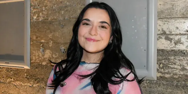 Katrine de Star Académie défile sur le tapis rouge et présente son nouveau chum