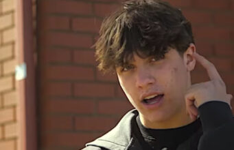 Xavier Trudeau publie ses photos de mannequin et plusieurs trouvent qu’il ne se ressemble pas