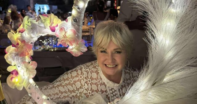 Nathalie Simard publie son look tout en blanc et elle est bien accompagnée